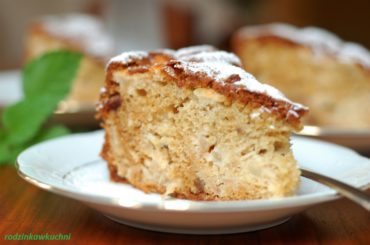 Ciasto na oleju z jabłkami, rodzynkami i imbirem