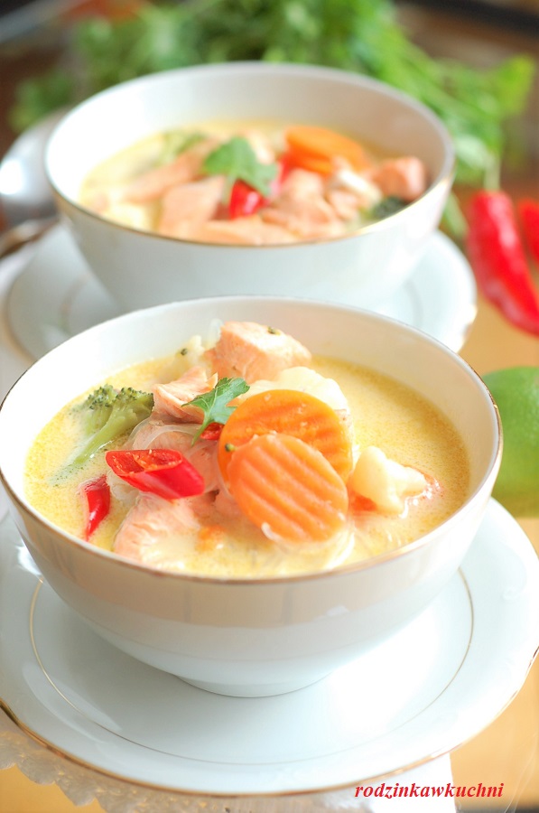Tajska zupa rybna z makaronem