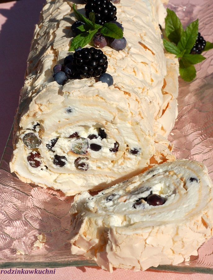 Rolada bezowa z kremem mascarpone