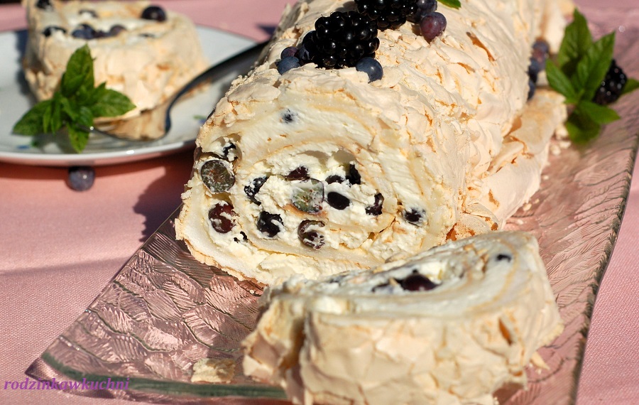 Rolada bezowa z kremem mascarpone