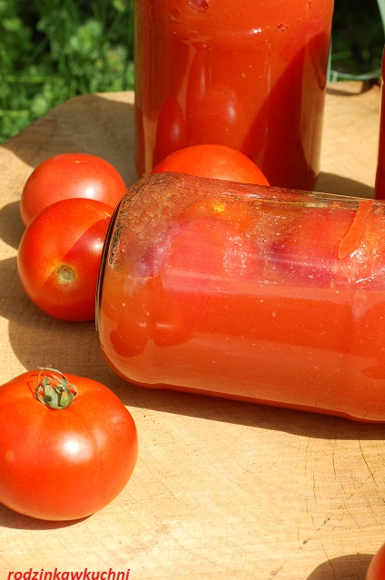 całe pomidory w przecierze_pomidory w przecierze pomidorowym na zime_domowe przetwory