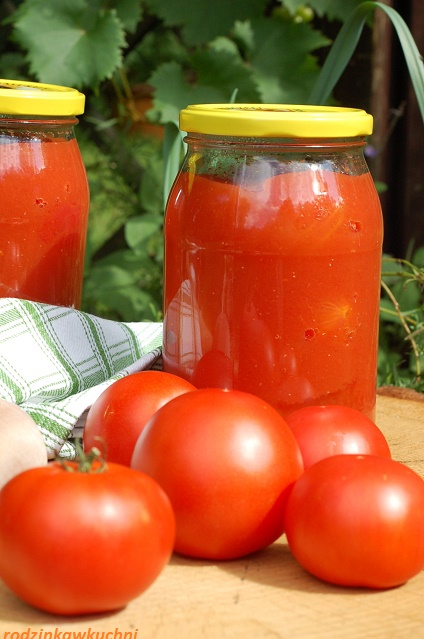 całe pomidory w przecierze_pomidory w przecierze pomidorowym na zime_domowe przetwory