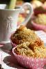 Muffinki z rabarbarem i migdałową kruszonką_przepisy na piknik