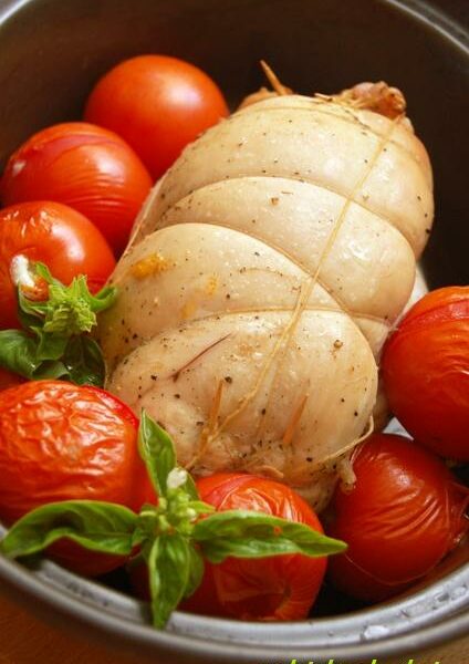 Indyk faszerowany suszonymi pomidorami i bazylią
